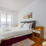 Ana With Terrace & Pet-friendly *