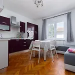 Apartman Ana With Terrace & Pet-friendly