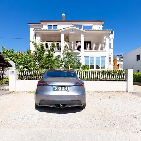 Ana With Terrace & Pet-friendly Apartman Poreč