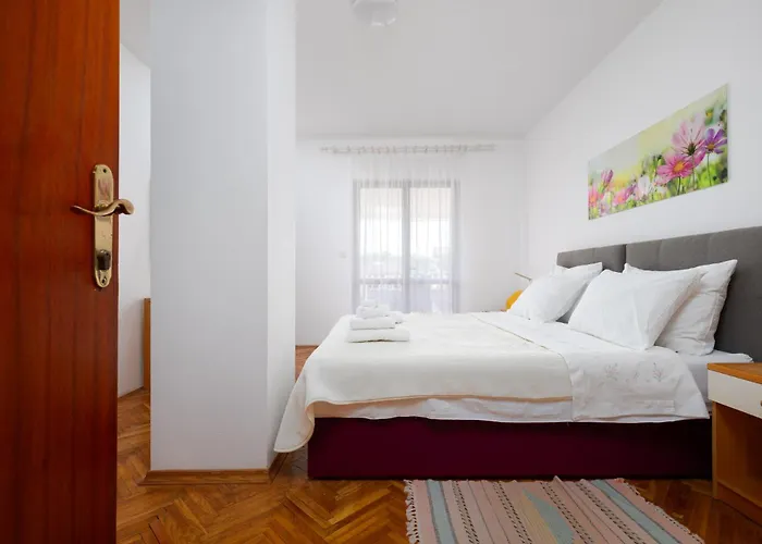 Ana With Terrace & Pet-friendly شقة