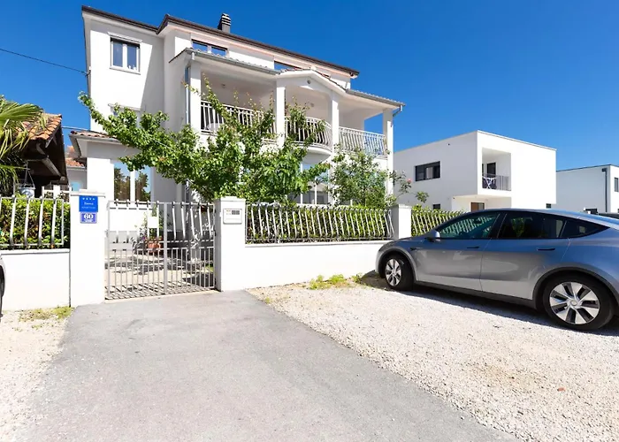 Ana With Terrace & Pet-friendly