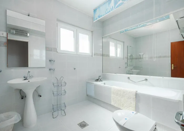 Ana With Terrace & Pet-friendly Apartman Poreč