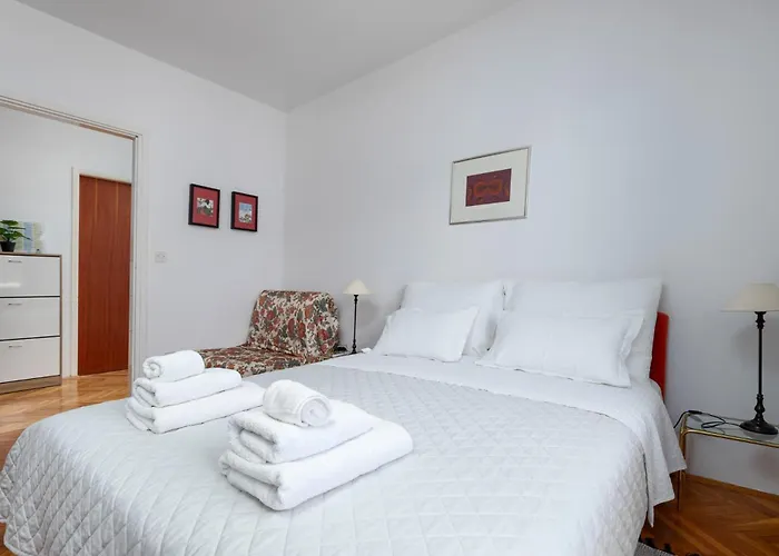 Apartman Ana With Terrace & Pet-friendly
