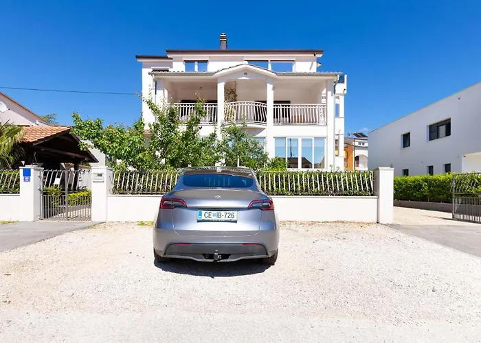 Ana With Terrace & Pet-friendly Apartman Poreč